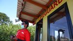 Mereka yang Bertugas Demi Keselamatan Pengunjung Pantai