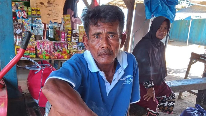 Warga Lombok ditemukan seorang diri setalah naik iseng mobil orang tidak dikenal di Pelabuhan Wawonii Kota Kendari Provinsi Sulawesi Tenggara, Kamis (5/5/2022). (istimewa)