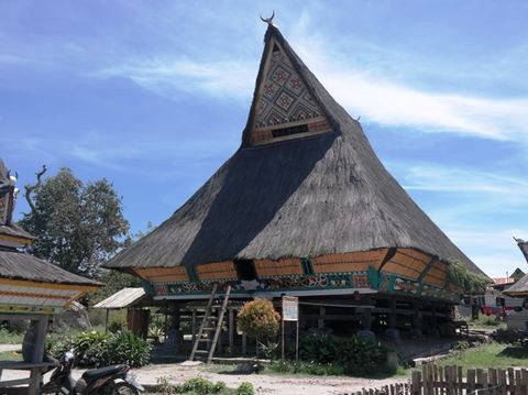 Rumah adat Karo.