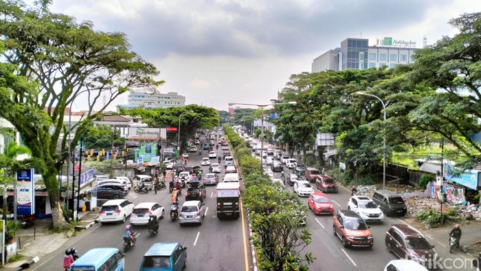 Suasana jalan dr Djundjunan Pasteur, Kota Bandung pada H+3 Lebaran