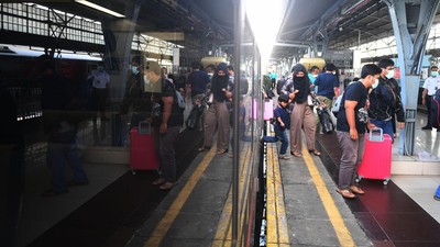 Suasana Stasiun Pasar Senen, Mulai Dipadati Penumpang Arus Balik