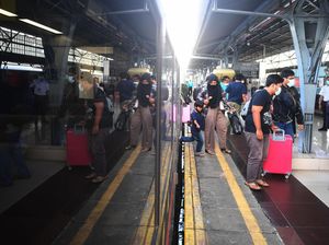 Suasana Stasiun Pasar Senen, Mulai Dipadati Penumpang Arus Balik