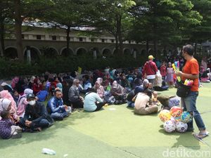 Timbulkan Kerumunan dan Tumpukan Sampah, Alun-alun Bandung Ditutup!