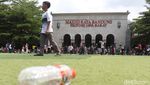 Tolong! Jangan Injak Rumput dan Nyampah Sembarangan di Alun-alun Bandung
