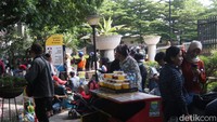 Hal ini sangat disayangkan, banyak pengunjung ingin liburan tapi tidak sadar menjaga kebersihan dan keindahan tempat yang dikunjunginya.