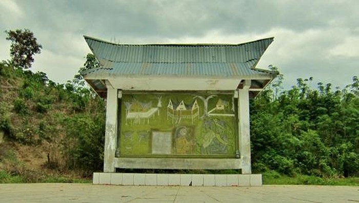 Tugu atau Pelaminan Sampuraga di Mandailing Natal.