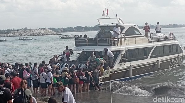 Suratnata menuturkan, pihak Kementerian Perhubungan (Kemenhub), khususnya Direktorat Perhubungan Laut sudah membuka posko selama sebulan untuk mengantisipasi libur Lebaran 2022, termasuk pihaknya di KSOP Kelas II Benoa Wilayah Kerja Sanur. Posko lebaran dibuka mulai 17 April hingga 18 Mei 2022. Â Suratnata menuturkan, pihak Kementerian Perhubungan (Kemenhub), khususnya Direktorat Perhubungan Laut sudah membuka posko selama sebulan untuk mengantisipasi libur Lebaran 2022, termasuk pihaknya di KSOP Kelas II Benoa Wilayah Kerja Sanur. Posko lebaran dibuka mulai 17 April hingga 18 Mei 2022. Â