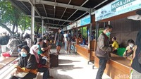 Namun pada 5 Mei 2022 ini, trip kapal dan penumpang mulai terlihat menurun, namun tidak terlalu banyak.  