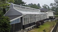 Pengembangan Taman Anggrek pada Kebun Raya Bogor menekankan pada pelaksanaan lima fungsi kebun raya, yaitu konservasi, penelitian, pendidikan, wisata, dan jasa lingkungan. Dengan fasilitas tersedia yang sudah dibangun, Taman Anggrek Bogor diharapkan dapat dimanfaatkan sebagai pusat konservasi tumbuhan, penelitian dan layak menjadi tujuan wisata edukasi. Dok. Kementerian PUPR