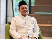Hukum Menafkahi Kedua Orang Tua Bagi Anak yang Sudah Berkeluarga