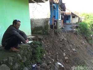 Banjir Bandang Terjang Objek Wisata-Permukiman Warga di Purwakarta