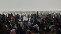 Pantai Parangtritis menjadi salah satu pantai yang selalu dipadati wisatawan karena aksesnya yang mudah dicapai dari pusat kota Yogyakarta.   