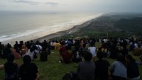 Watugupit dengan panorama garis Pantai Selatan dari ketinggian tersebut merupakan salah satu destinasi wisata alam andalan di Kabupaten Gunung Kidul.   
