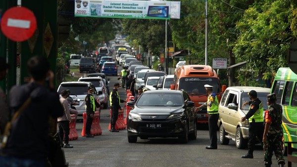 Sejumlah jalur wisata di kawasan D.I Yogyakarta dipadati kendaraan wisatawan saat libur Lebaran.   