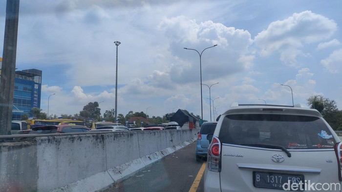 Arus balik 6 Mei di Tol Cikampek pukul 13.10 WIB