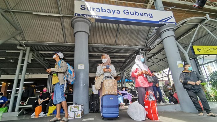 PT Kereta Api Indonesia (Persero) mencatat volume pelanggan Kereta Api Jarak Jauh pada arus balik tanggal 6 s.d 8 Mei 2022 mencapai 389.812 pelanggan atau rata-rata 129.937 pelanggan per hari dengan okupansi 106 persen dikarenakan adanya penumpang dinamis.