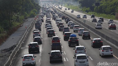 Arus Balik, Tol Jakarta Cikampek Terpantau Macet Selepas GT Cikatama