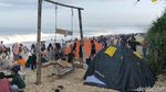 Bak Lautan Manusia, Begini Ramainya Pantai Santolo Garut Saat Libur Lebaran