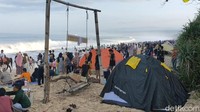 Kepadatan sudah terjadi sejak H+2 atau tepatnya Rabu (4/5) lalu. Mereka berasal dari berbagai daerah di Garut serta beberapa kabupaten tetangga seperti Tasikmalaya dan Bandung.