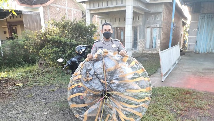 Balon udara di Ponorogo yang diamankan