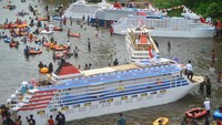 Bakajang merupakan tradisi turun temurun dengan menghias perahu yang dilakukan lima jorong di nagari itu selepas Idul Fitri. 