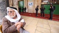 Yordania, yang mengelola tempat-tempat suci Yerusalem, menuduh Israel mengganggu status quo lama yang memungkinkan semua agama untuk beribadah di tempat-tempat suci mereka di kota itu.  