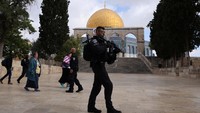 Pekan lalu, penguasa Islam Jalur Gaza Hamas mengancam Israel dengan roket dan serangan sinagog jika pasukan Israel melakukan serangan lebih lanjut di situs tersebut.  