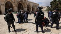 Bentrokan Warga Palestina Vs Polisi Israel Pecah Lagi Di Masjid Al-Aqsa