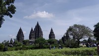 Kesan wisatawan saat melihat salah satu candi paling apik di Asia Tenggara ini adalah bangunannya sangat megah dan indah. Namun mereka menyayangkan peraturan yang tidak memperbolehkan wisatawan memasuki bangunan candi. (Tiara Rosana/detikTravel)