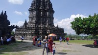 Wisatawan bebas memilih dan menikmati berbagai fasilitas yang disediakan. Wisata Prambanan ini seolah-olah menjanjikan pengunjungnya untuk tidak bosan selama berada di dalam kawasannya. (Tiara Rosana/detikTravel)