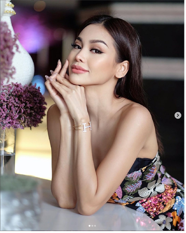 Sosok Engfa Waraha juga jadi pro kontra ketika dalam wawancara dengan media, dia mengaku sebagai LGBTQ+ yang merupakan singkatan dari lesbian, gay, biseksual, transgender, queer, dan lain-lain. Tanda ‘plus’ mewakili identitas seksual lainnya termasuk panseksual dan Two-Spirit. Foto: Dok. Instagram/fa_engfa8