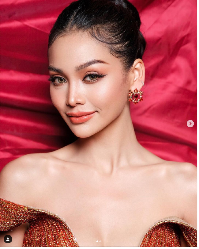 Kepopuleran Engfa Waraha sebagai penyanyi meroket setelah dia mengikuti ajang The Voice Thailand pada 2018. Meski tidak meraih gelar juara, Engfa menjadi dikenal. Dia pun kerap muncul di acara televisi. Foto: Dok. Instagram/fa_engfa8