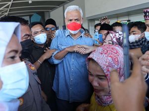 Ganjarist Balas Elite PDIP soal Nyontek Gaya Jokowi