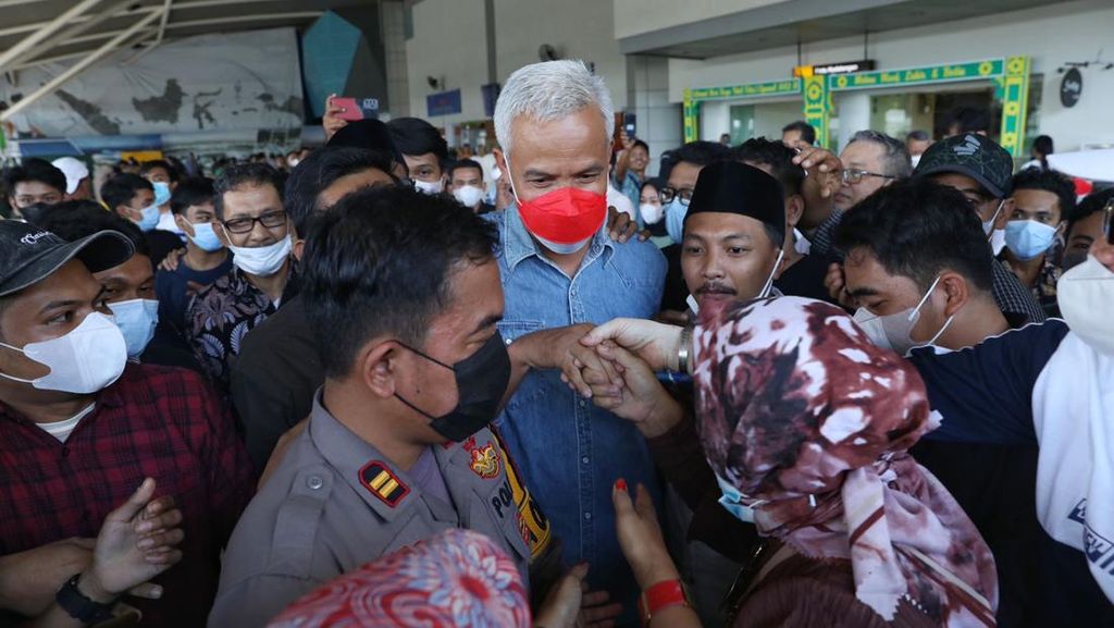 Momen Ganjar Diteriaki Calon Presiden Saat Tiba di Makassar
