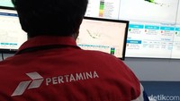 PIDCC diisi oleh sederet petugas yang merupakan karyawan Pertamina. Mereka memantau seluruh kegiatan pendistribusian dan stok BBM selama 24 jam tanpa henti.