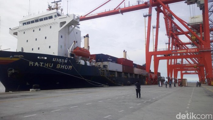 Kapal membawa 34 kontainer bahan baku minyak goreng diamankan di Medan