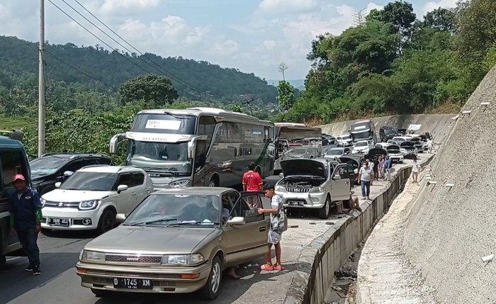 Kemacetan di Jalur Gentong Tasikmalaya.