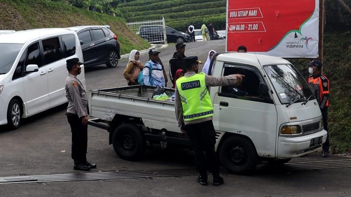 Kendaraan bak terbuka ditindak petugas