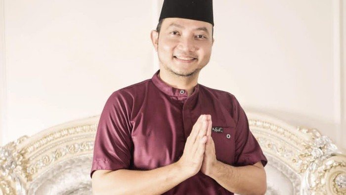 Komut Lazuardo Vittorio Indonesia Tri Kusno Wibowo Rayakan Lebaran Bersama Keluarga Berbeda dengan masyarakat lainnya, pengusaha transporter yg juga Komisaris Utama Lazuardo Vittorio Indonesia Tri Kusno Wibowo lebih memilih berlebaran di jakarta dengan keluarga.