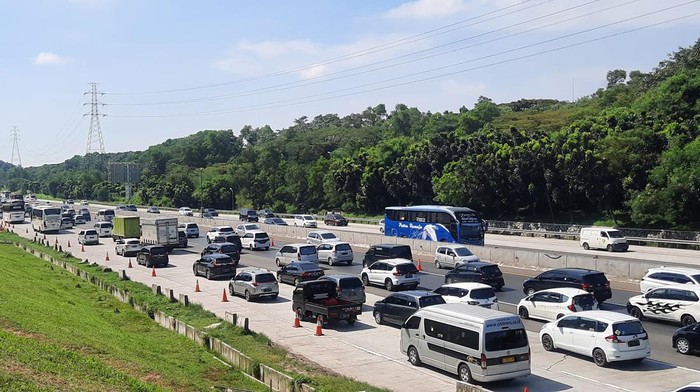Kondisi Tol Jakarta Cikampek arah Cikampek macet pagi ini