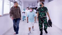 Proses sunat dijalani di RSPAD Gatot Soebroto. Foto: (Dok. Instagram @krisdayantilemos)