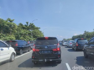 Arus Balik Pagi Ini: Antre Jelang GT Palimanan, Selanjutnya One Way Lancar