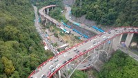 Kondisi arus balik ke arah Pekanbaru, Riau, ini bersamaan dengan wisata lebaran.  