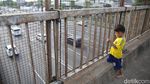 Macet Tol Cikampek Jadi Tontonan Warga, Begini Potretnya