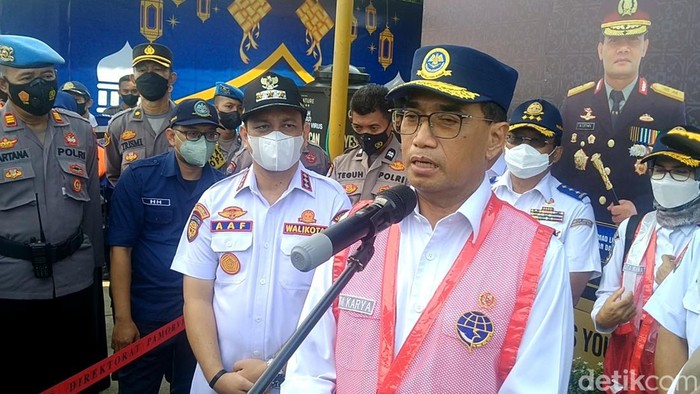Menhub dan Menko PMK pantau arus balik di jalur pantura, Jumat (6/5/2022).