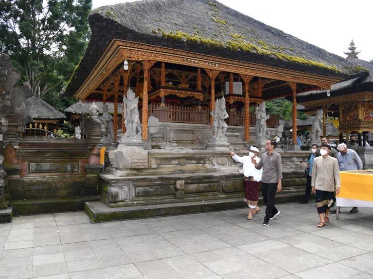 Momen Jokowi Kunjungi Pura Tirta Empul, Ingin Kelestariannya Dijaga