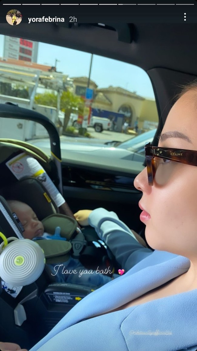 Walaupun sudah menjadi seorang ibu, namun penampilan Nikita Willy memang masih mempesona. Tak sedikit netizen yang menjulukinya sebagai hot mama. Foto: Instagram