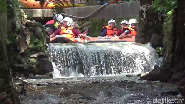 Objek Wisata Ciater Spa Arung Jeram Sari Ater, Kabupaten Subang.