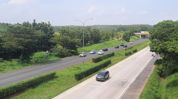 One way dimulai, lalu lintas di tol ke arah Jakarta lancar (Yogi/detikcom)