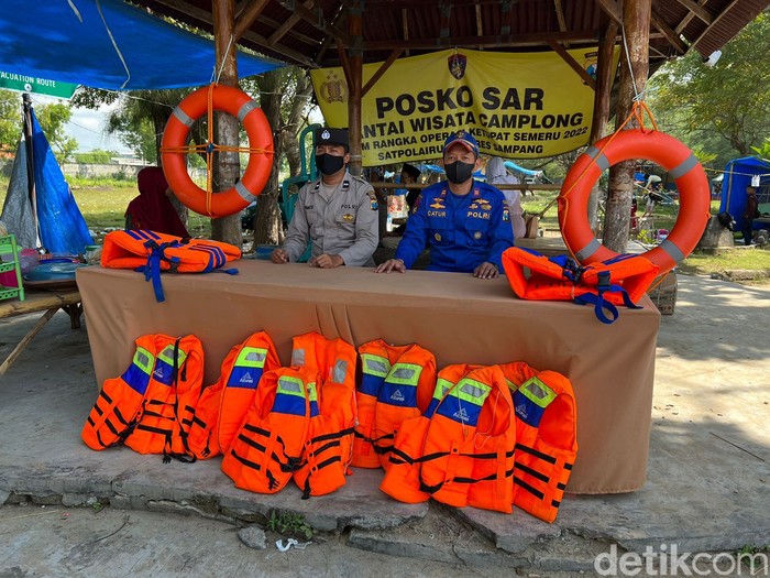 Pantai Camplong Sampang